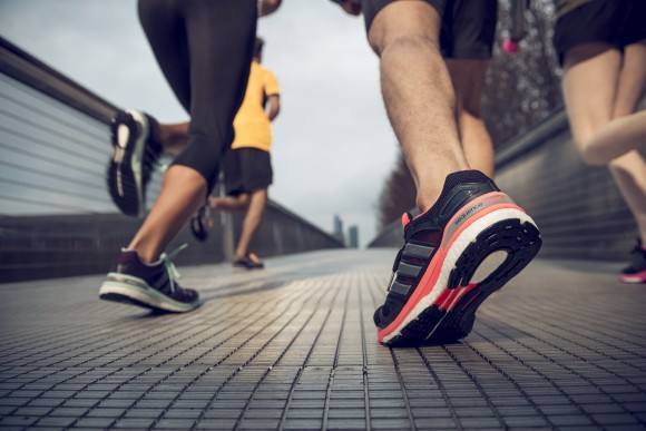 Adidas y Asics, seguidas de Nike y Saucony, las marcas preferidas por los  “runners” - DARetail