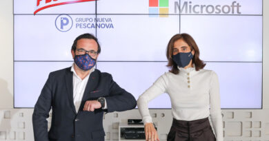 (De izq. a der) Ignacio González, CEO de Grupo Nueva Pescanova, y Pilar López, presidenta de Microsoft España