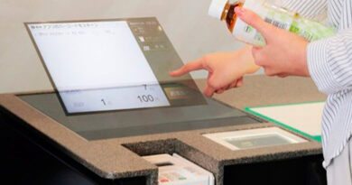 7-Eleven prueba en Japón las cajas de autoservicio holográficas