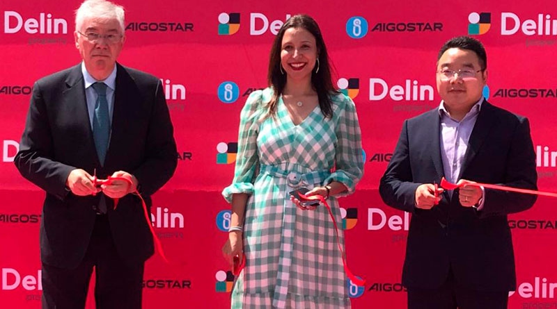 De izquierda a derecha: José Manuel Tofiño, alcalde de Illescas; Sara García-Castiblanco, directora de Asset Management y Leasing de Delin Property; y Stefano Guglielmin, responsable de la planificación logística de Aigostar