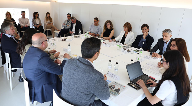 El Club Empresarial Alcatí, en el corazón de la Albufera, ha albergado el coloquio en el que el equipo de La Fageda ha compartido los principales hitos del proyecto socia