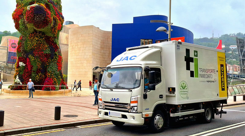 Makro incorpora camiones eléctricos a sus rutas de País Vasco