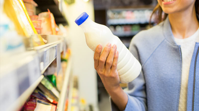 Facua sospecha de un pacto de no agresión en la leche de marca blanca