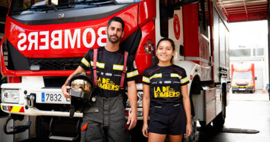 La carrera celebra su cuarto de siglo con una camiseta especial en honor al uniforme de los bomberos y las bomberas de Barcelona