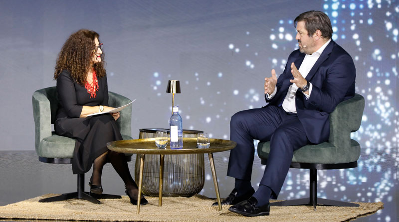 Rosa Carabel, CEO de Eroski, y Enrique Martínez, director general de Fnac Darty