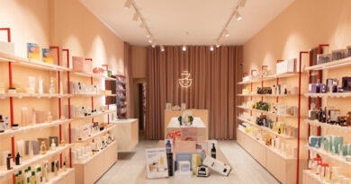 Con una superficie de 36 m², el local cuenta con un equipo especializado de store manager y tres beauty advisors