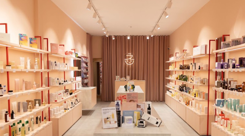 Con una superficie de 36 m², el local cuenta con un equipo especializado de store manager y tres beauty advisors