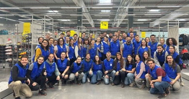 Fotografía del equipo del Decathlon de Alfafar que abrirá sus puertas nuevamente el 21 de febrero