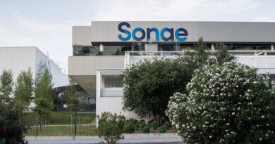 Sonae opera en España en los sectores de perfumería y bienestar, moda y electrónica, centros comerciales e inmobiliario, así como en tecnologías de la información