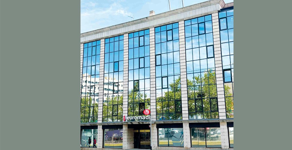 La compañía cuenta con una red nacional de 15.160 puntos de venta distribuidos por todo el país, que emplean a 127.000 personas