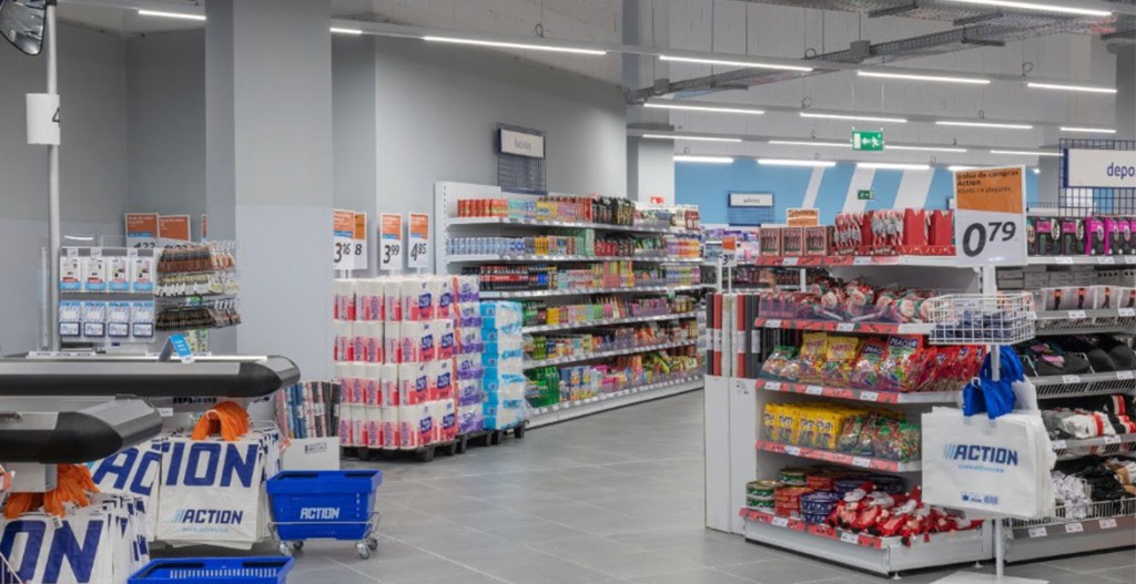 Para su gestión, Action ha contratado a 12 trabajadores en la tienda madrileña y a 17 empleados en la sevillana