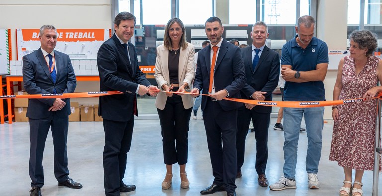 Obramat Salt dispone de más de 7.000 metros cuadrados de superficie de venta, distribuidos en unos 4.400 metros cuadrados de sala interior