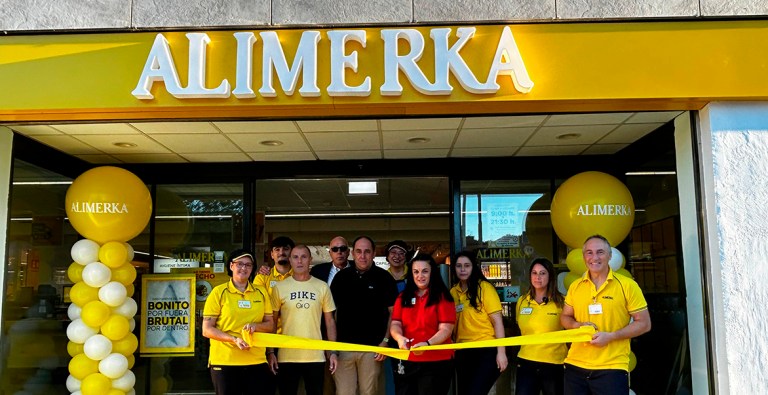 La reapertura se integra en el proceso de actualización de la red comercial de la empresa asturiana, que actualmente cuenta con 171 supermercados y más de 6.800 empleados