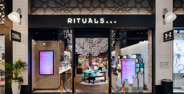 La firma de cosmética y bienestar estrena un espacio de 177 metros cuadrados en Sevilla Fashion Outlet