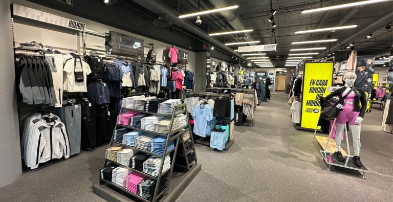 JD inaugura tienda en el centro comercial Vallsur (Valladolid)