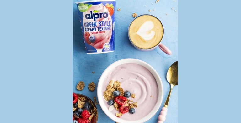 Para acompañar el lanzamiento, Alpro ha desarrollado una campaña de comunicación 360º que toma como inspiración la cultura y la mitología de Grecia