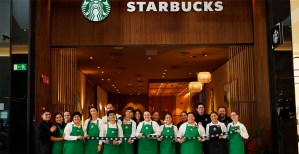 El nuevo local dispone de 168 metros cuadrados y una plantilla de 17 baristas, encargados de la preparación y personalización de las bebidas