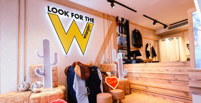El recorrido incorpora una acción en la que los visitantes deben localizar la característica W de Wrangler