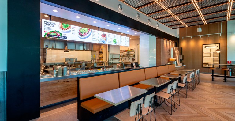 Starbucks estudia comprar la cadena mexicana Chipotle